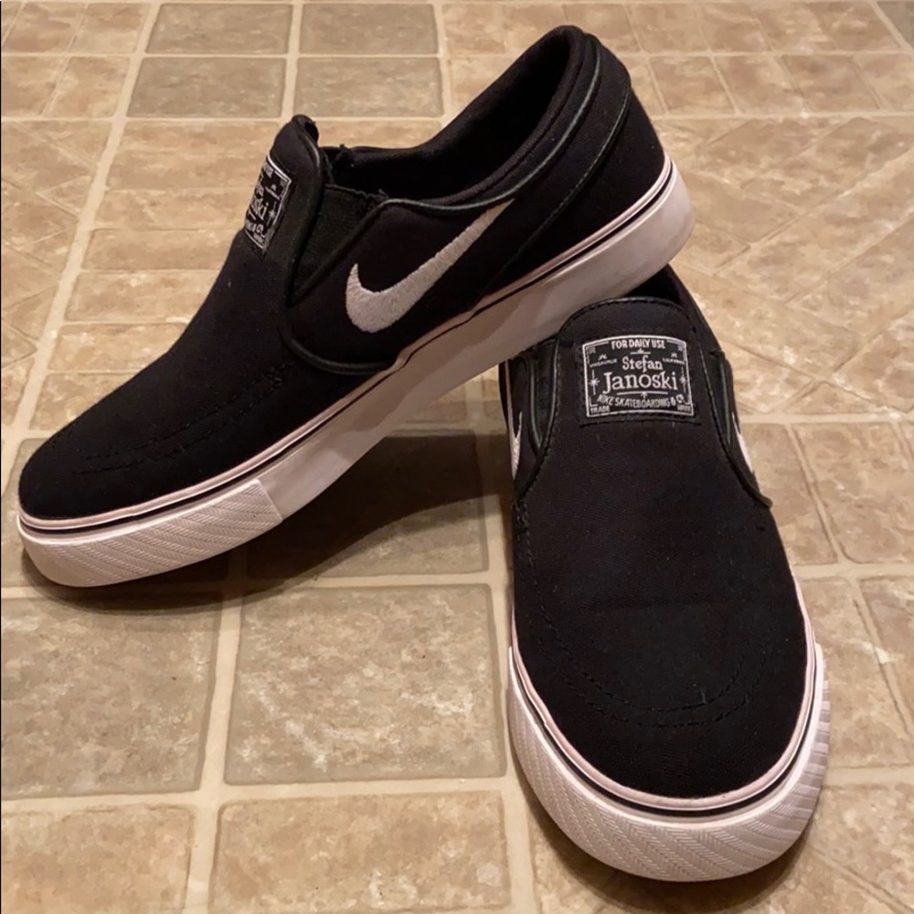 Black Nike Slip on Janoskis